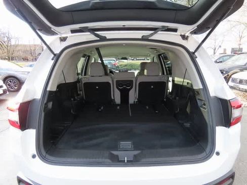 Certified 2023 Honda Pilot LX image 11