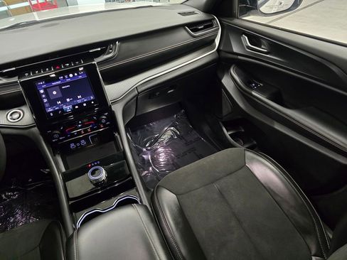 Used 2023 Jeep Grand Cherokee Altitude image 35