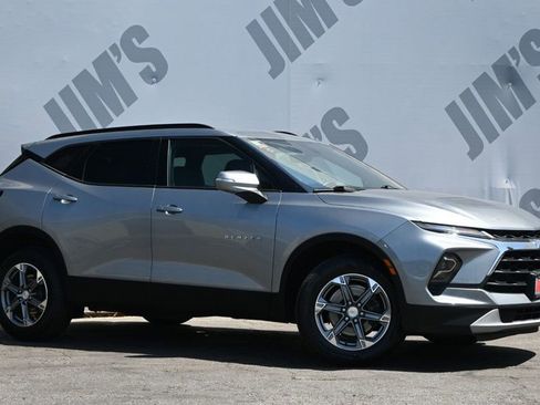 Used 2024 Chevrolet Blazer LT w/ Sound & Technology Package FWD image 3