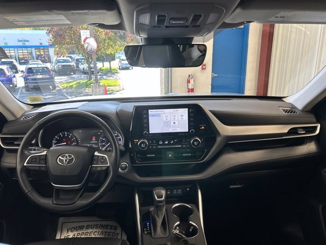 Used 2022 Toyota Highlander XLE AWD/4WD image 20