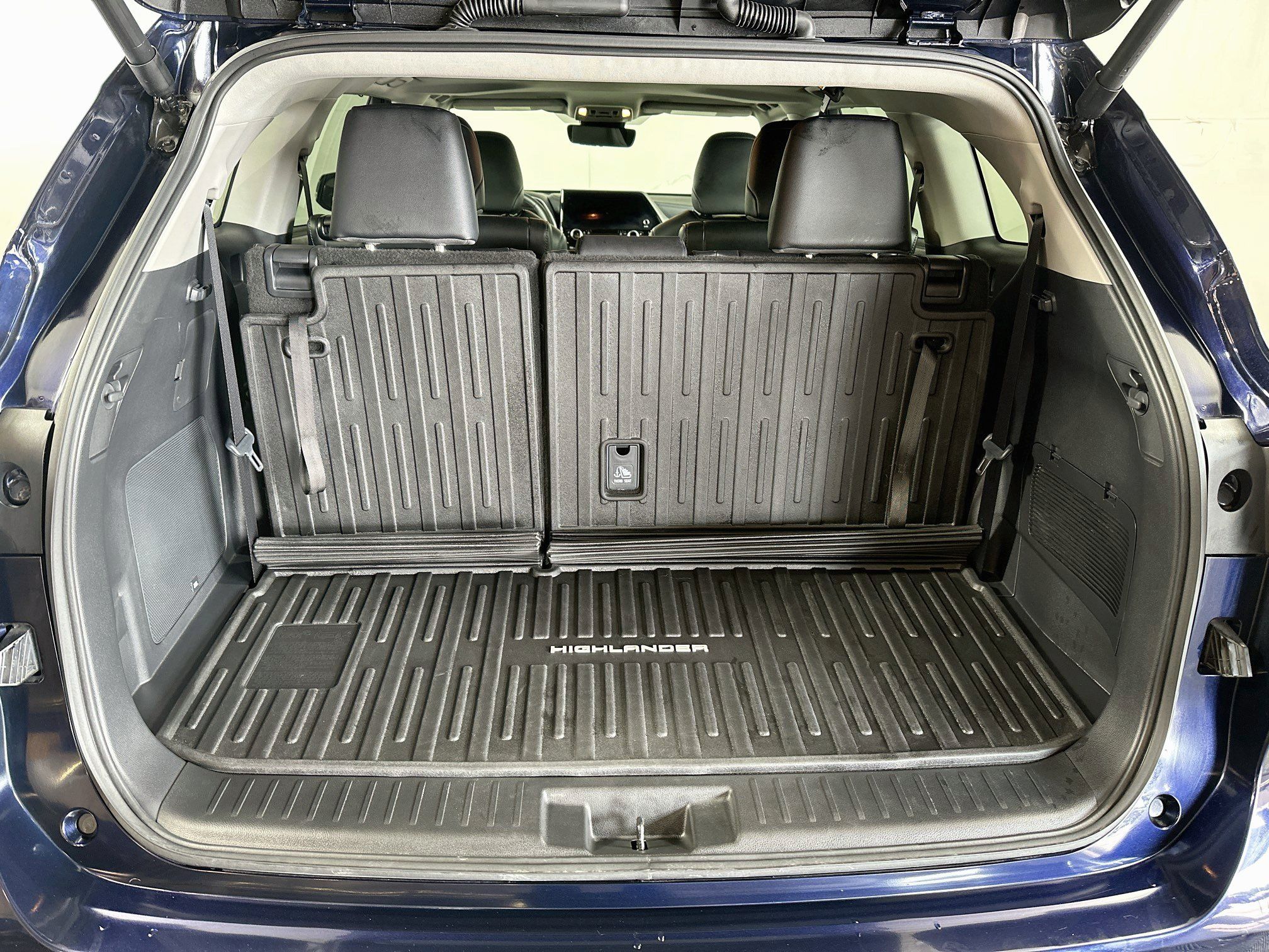 Used 2026 Toyota Highlander Limited AWD/4WD image 25