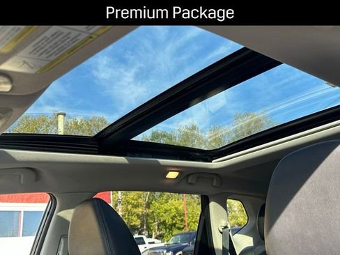 Used 2018 Nissan Rogue SL w/ Premium Package image 16