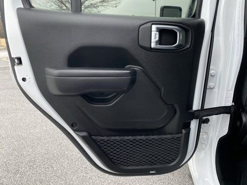 Used 2024 Jeep Wrangler Sport S image 31