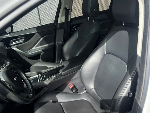 Used 2019 Jaguar F-PACE image 18