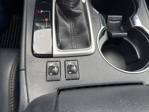 Used 2019 Toyota Highlander XLE AWD/4WD image 35