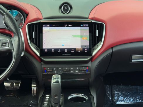 Used 2021 Maserati Ghibli Trofeo image 25