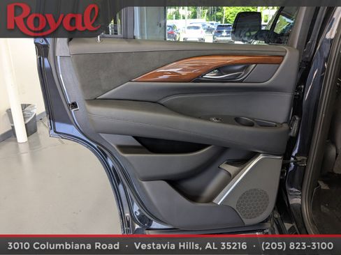 Used 2020 Cadillac Escalade Luxury RWD image 17
