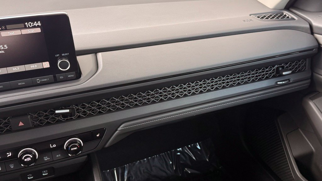 Used 2025 Honda Accord SE image 25