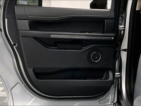 Used 2024 Ford Expedition Max XLT image 22