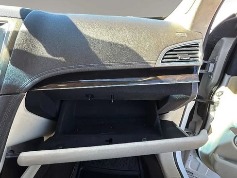 Used 2019 Lincoln MKT AWD image 11