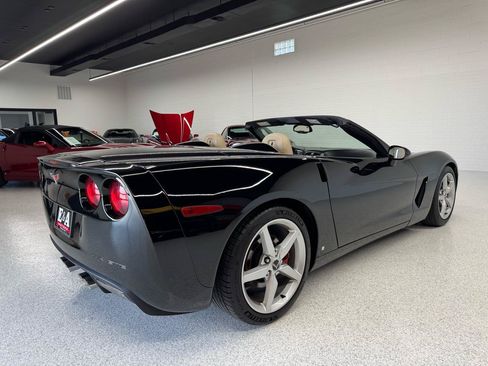 Used 2006 Chevrolet Corvette Convertible w/ Preferred Equipment Group RWD image 16