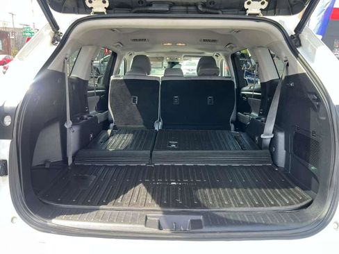 Used 2021 Toyota Highlander XLE image 23