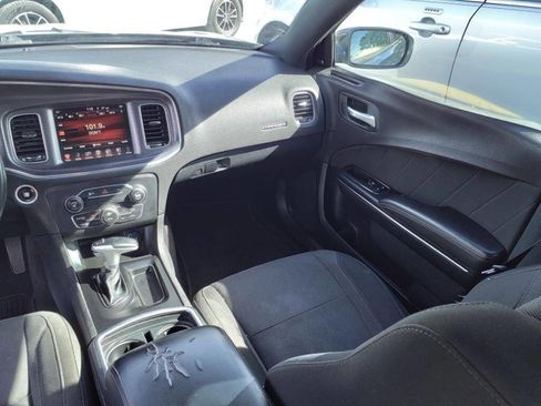 Used 2016 Dodge Charger SXT image 9