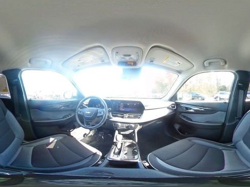 Used 2025 Chevrolet TrailBlazer LT image 38