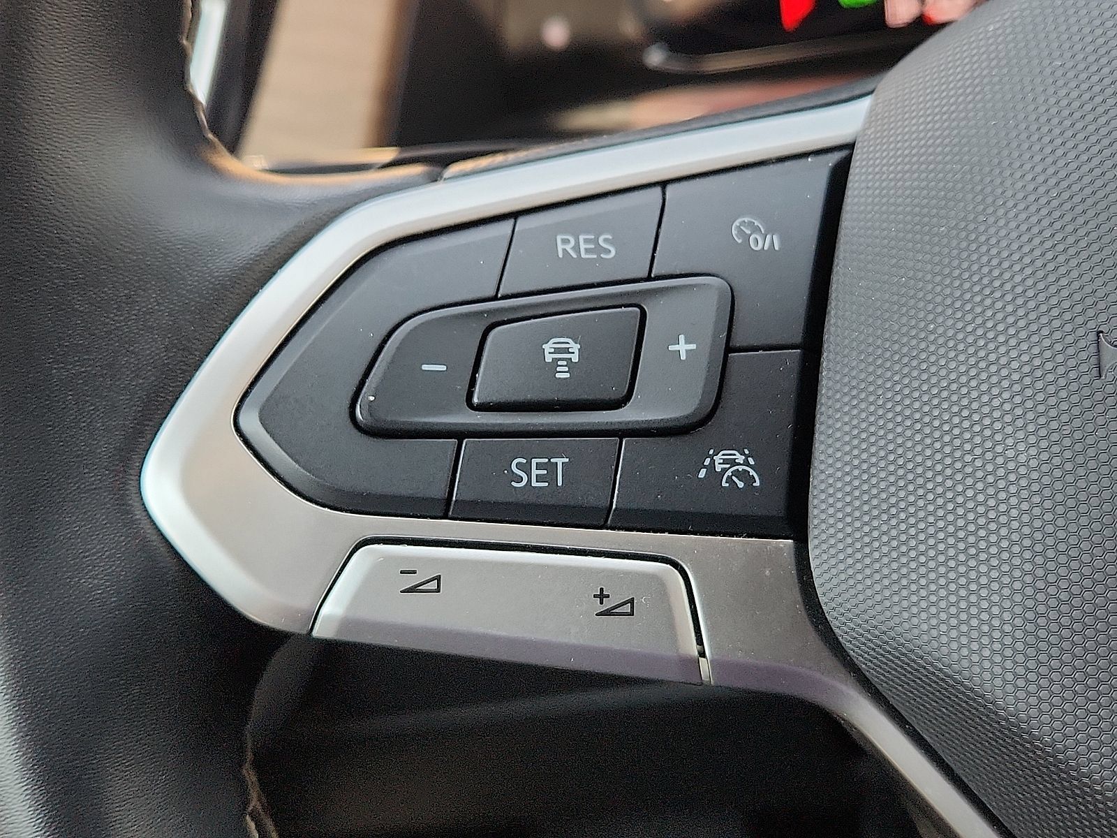 Used 2025 Volkswagen Atlas SE FWD image 18