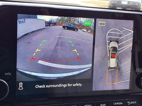 Used 2023 Nissan Rogue SL w/ SL Premium Package image 18