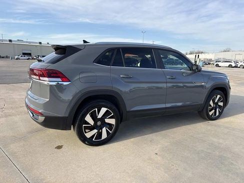Used 2025 Volkswagen Atlas Cross Sport SE image 2