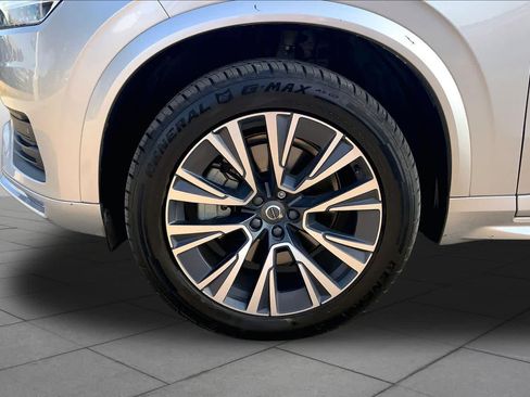 Used 2022 Volvo XC90 T5 Momentum FWD image 11