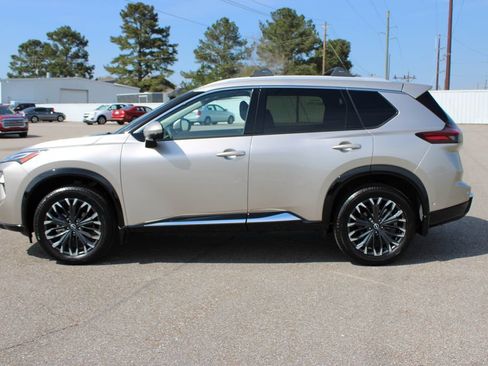 Used 2025 Nissan Rogue Platinum AWD/4WD image 3