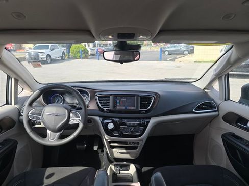 Used 2024 Chrysler Voyager LX FWD image 15