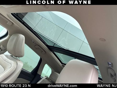 Certified 2022 Lincoln Corsair AWD w/ Premium Package image 15