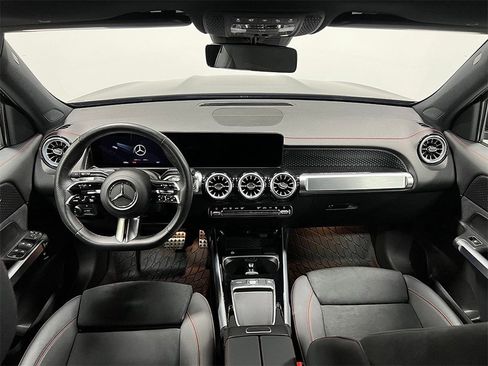 Used 2024 Mercedes-Benz EQB 250+ image 30