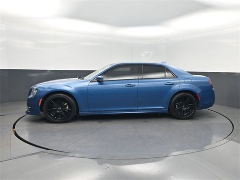 Used 2023 Chrysler 300 Touring L image 2