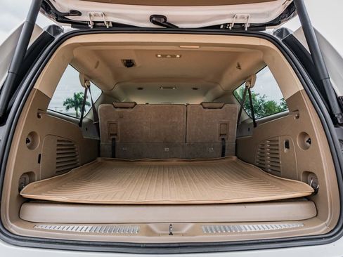 Used 2019 Chevrolet Suburban LT RWD image 46