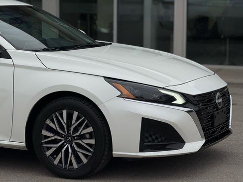 Used 2023 Nissan Altima 2.5 SV image 8