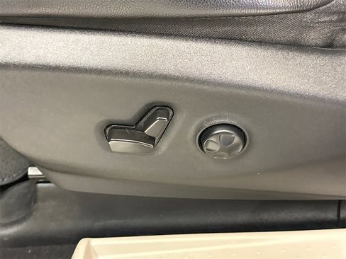 Used 2022 Chrysler Pacifica Touring-L image 24