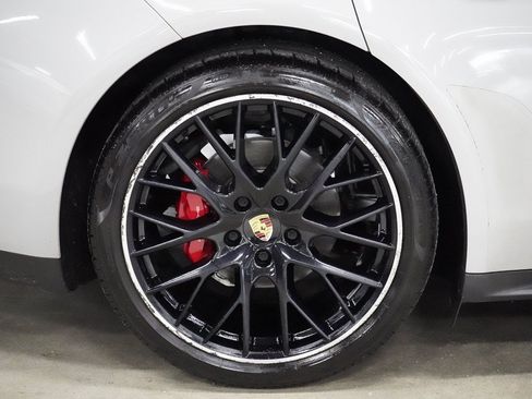 Used 2019 Porsche Panamera RWD image 34