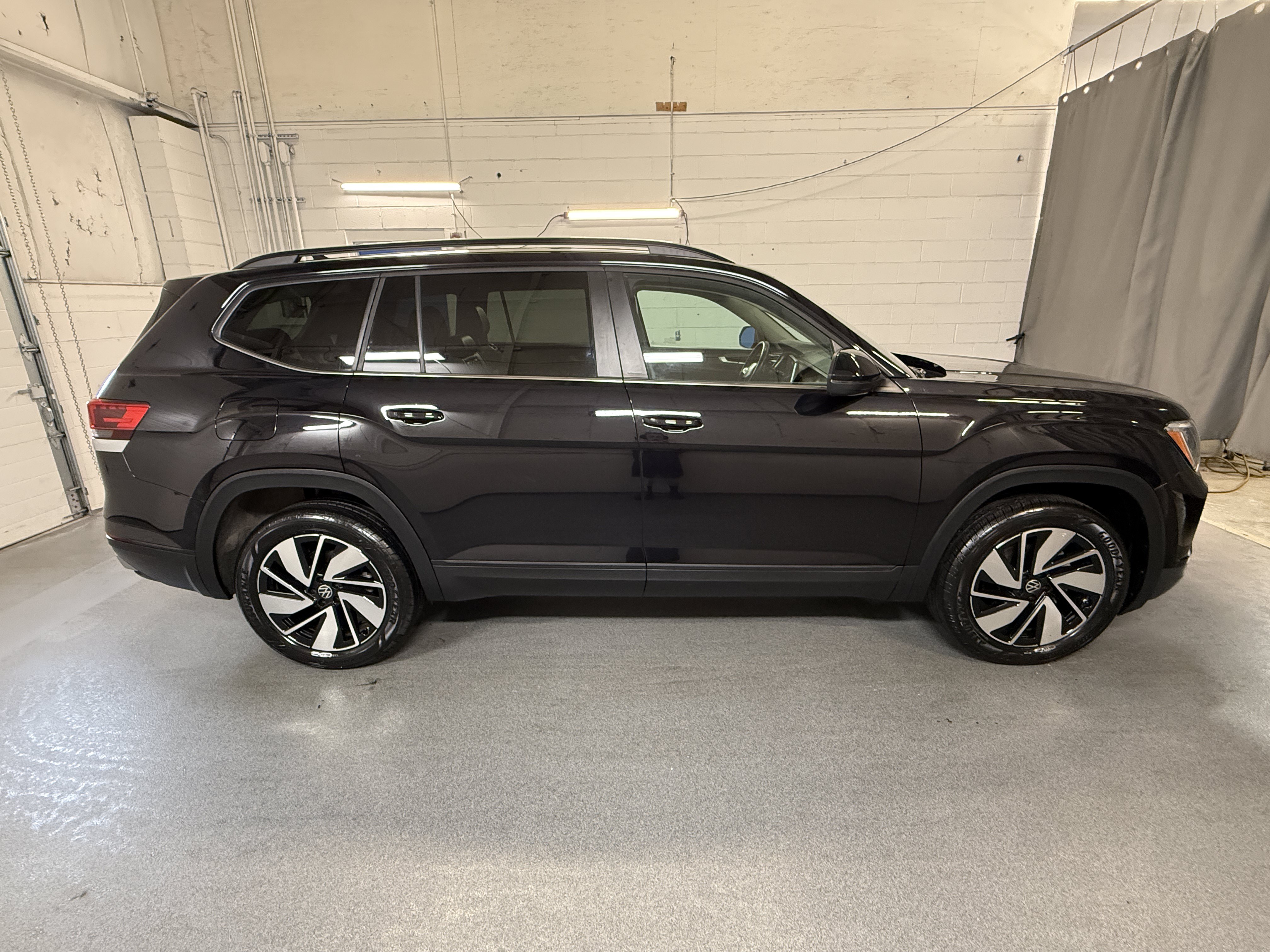 Certified 2024 Volkswagen Atlas SE AWD/4WD image 11