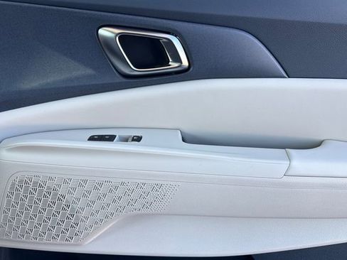 New 2026 Kia Carnival EX FWD image 21