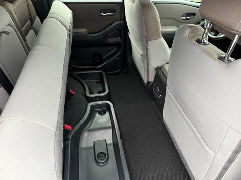 Used 2022 Nissan Frontier SV w/ Technology Package image 17