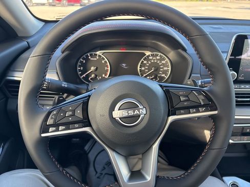 New 2025 Nissan Altima 2.5 SR FWD image 9