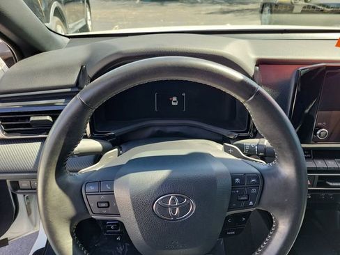 Used 2025 Toyota Camry SE w/ Convenience Package image 16