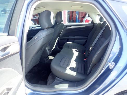 Used 2018 Ford Fusion SE w/ Fusion SE Technology Package image 15