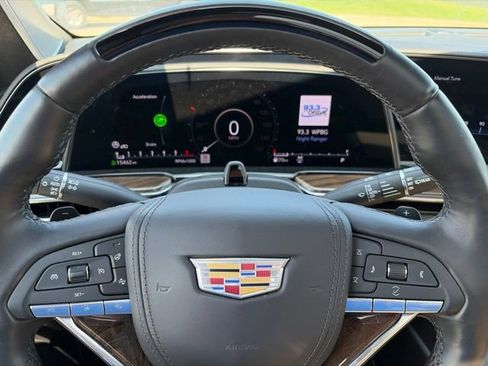 Used 2024 Cadillac Escalade ESV Sport Platinum AWD/4WD image 9