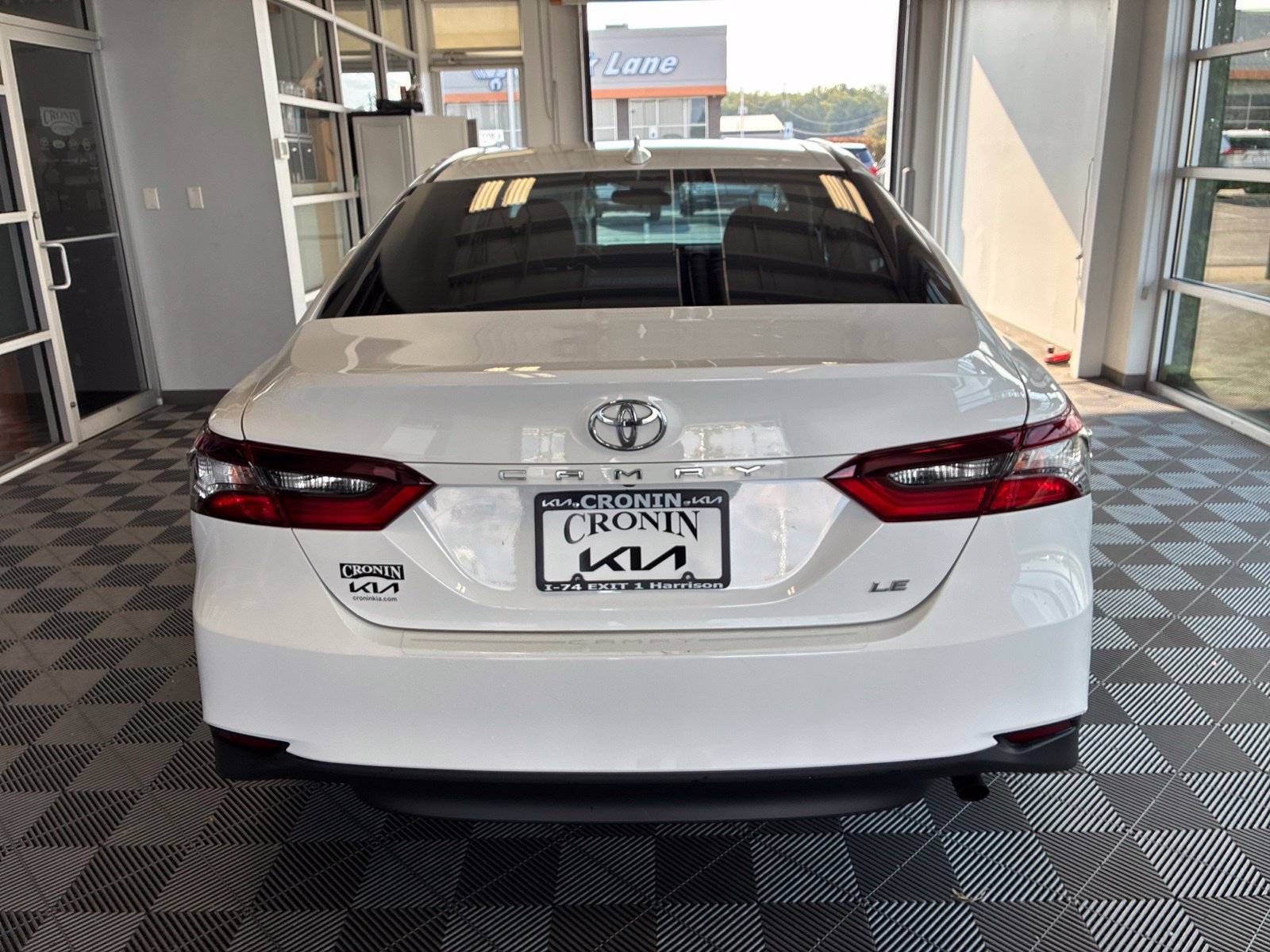 Used 2021 Toyota Camry LE w/ Carpet Mat Package (TMS) FWD image 5