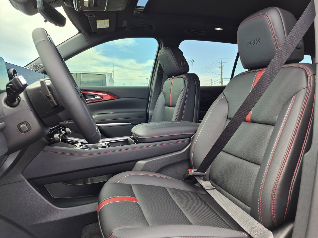 New 2026 Chevrolet Traverse RS w/ LPO, Floor Liner Package FWD image 15
