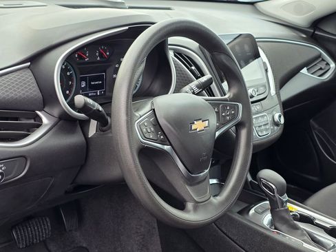 Used 2025 Chevrolet Malibu LT FWD image 11