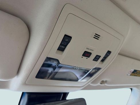 Used 2017 Lexus ES 350 w/ Luxury Package image 29