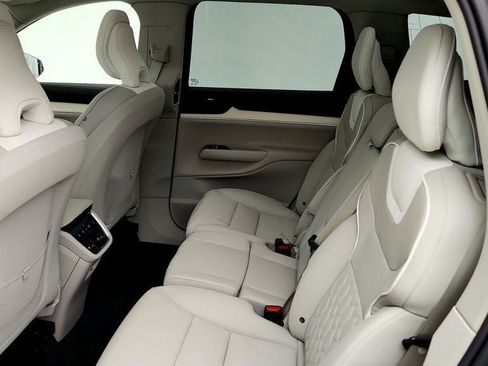 Used 2025 Volvo EX90 Ultra AWD/4WD image 17