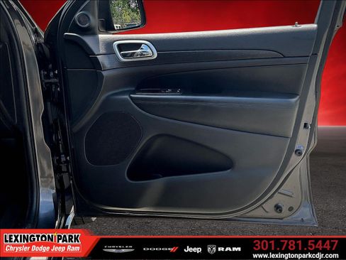 Used 2018 Jeep Grand Cherokee Altitude AWD/4WD image 27