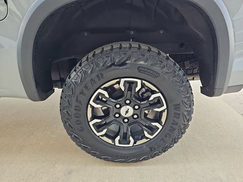 Certified 2025 Chevrolet Silverado 1500 ZR2 w/ Technology Package AWD/4WD image 39