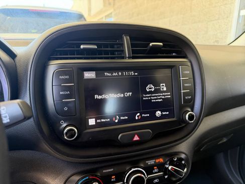 Used 2025 Kia Soul LX w/ LX Technology Package FWD image 20