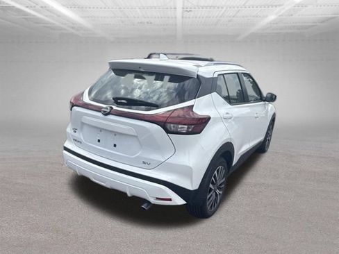 Used 2023 Nissan Kicks SV w/ Interior Electronics Package FWD image 8