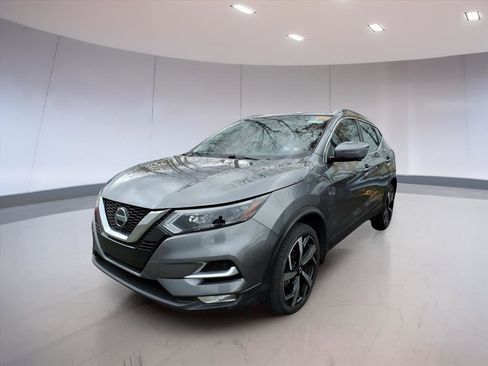 Used 2022 Nissan Rogue Sport SL w/ Premium Package image 2