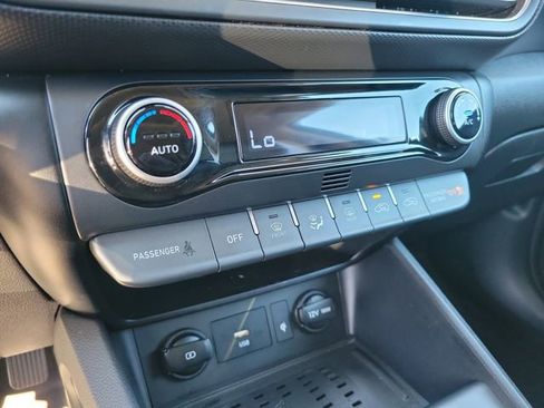 Used 2022 Hyundai Kona Limited FWD image 29