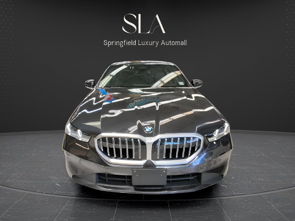 Used 2026 BMW 530i xDrive AWD/4WD image 2
